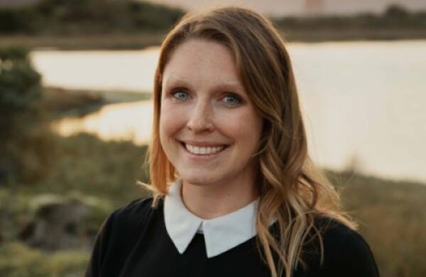 Amanda Hanks, '10